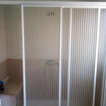 Piso Bajo De 3 Sin Cocina *